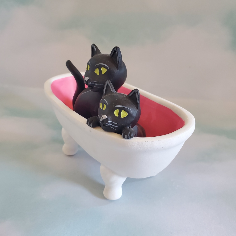 Black Cat Figurines in White Bathtub - Picture 3 of 4